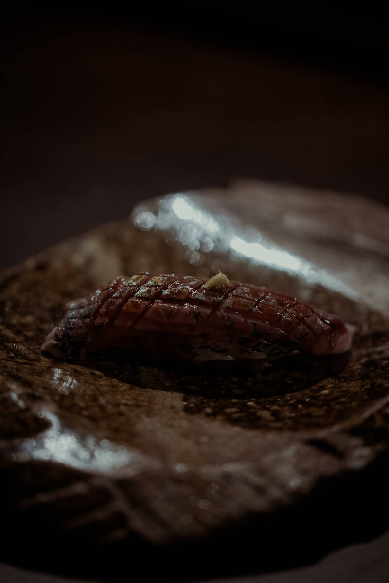 Nigiri grelhado com cortes e fumo
